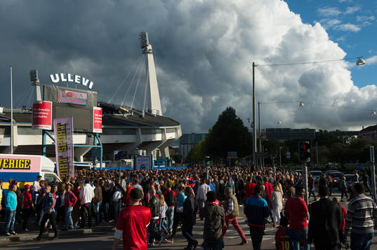 Mycket folk utanför Ullevi innan matchen