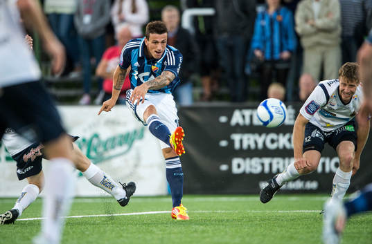 Erton Fejzullahu, Djurgården tar emot boll, fintar Daniel