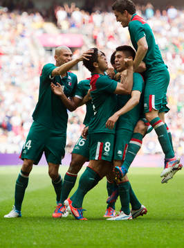 Marco Fabian, Oribe Peralta