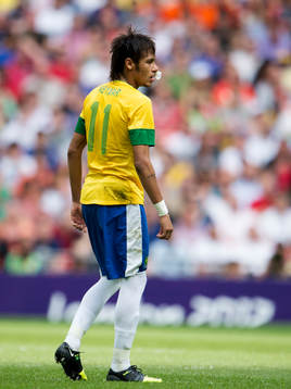 Neymar, Brasilien, med en tuss i näsan
