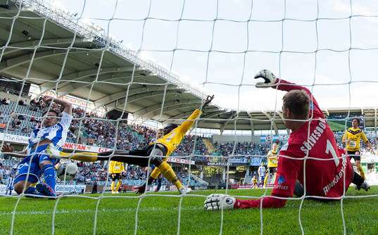 David Moberg-Karlsson, IFK Göteborg. Gbenga Arokoyo,