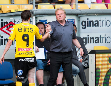 Jörgen Lennartsson, tränare Elfsborg, tackar Lasse