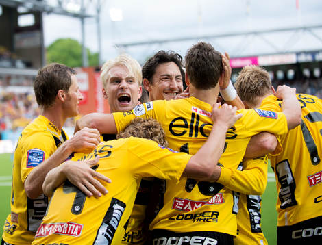 Niklas Hult, Elfsborg, gör 3-1, jubel Johan Larsson mfl