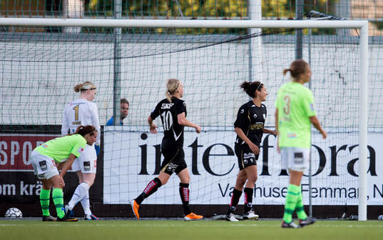Christen Press, Göteborg, gör 1-0, jubel
