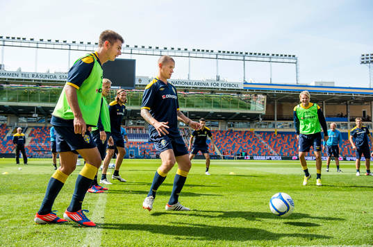 Sverige träning på Råsunda. Kvadratspel, yngre på mot