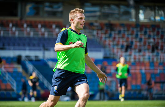 Sverige träning på Råsunda. Sebastian Larsson som