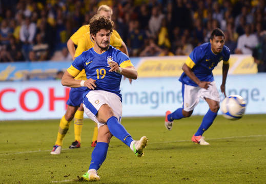 Pato, Brasilien gör mål på straff