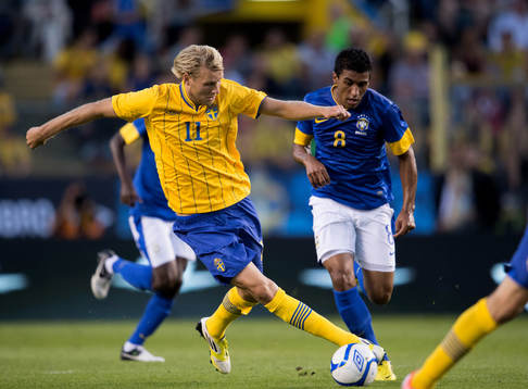 Ola Toivonen, Sverige. Paulinho, Brasilien