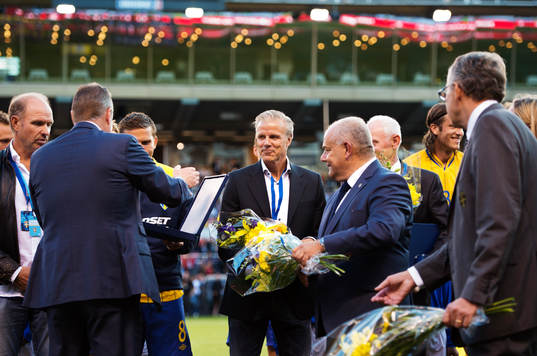 Roland Nilsson fick pris av UEFA för att ha spelat över