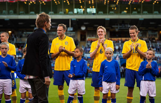 Rasmus Elm och Pontus Wernbloom, Sverige, applåderar