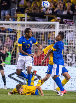Pontus Wernbloom, Sverige stämplas i ryggen av Dedé,