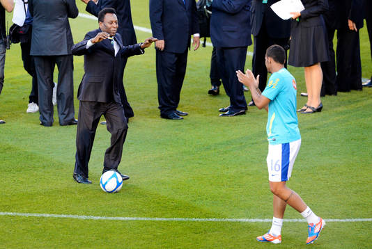 Pele spelar boll