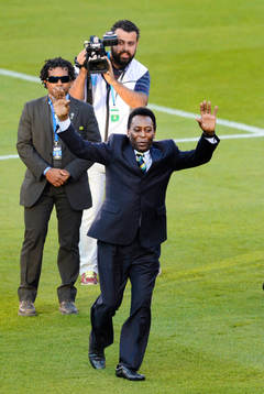 Pele spelar boll
