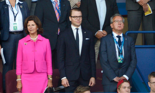 Drottning Silvia och Prins Daniel på hedersläktaren