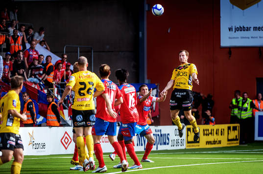 Daniel Mobaeck, Elfsborg, gör sig redo att nicka