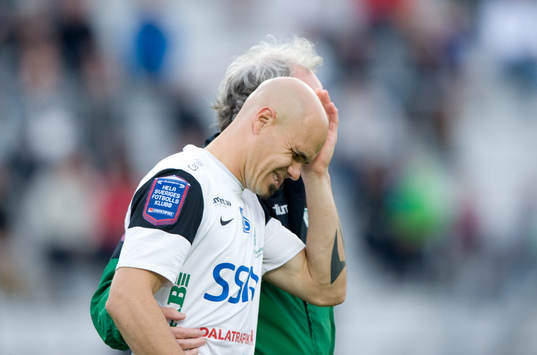Målvakten Gerhard Andersson, Brage, skadades och fick utgå
