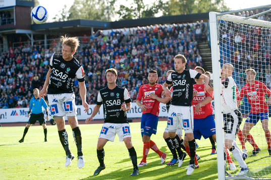 Hörna, Brage nickar undan, översikt, läktare