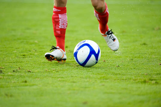 Fotboll, fot, fötter, boll, gräs, gräsmatta, bollkontroll