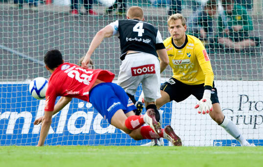 Patrik St Cyr, Brage mot Alexander Nadj, målvakt, Öster