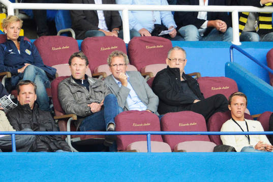 Erik Hamrén och Lars Lagerbäck följer matchen tillsammans