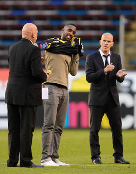 Henok Goitom, AIK, nyförvärv presenterades i pausen