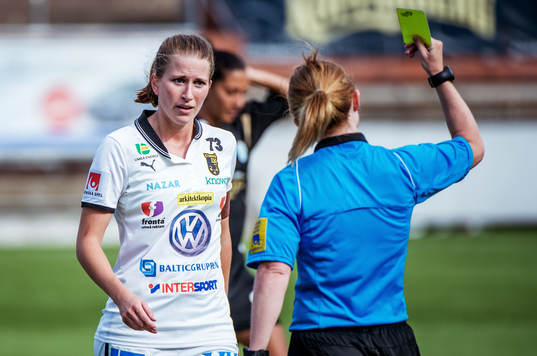 Emma Berglund, Umeå, gult kort