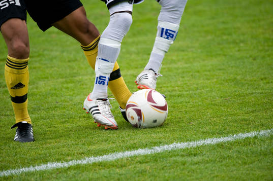 Fot, boll, fotboll, ben, fotbollsstrumpor, kamp om bollen