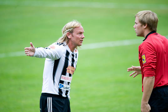 Men domaren, en Bromölla-spelare klagar hos assistertande