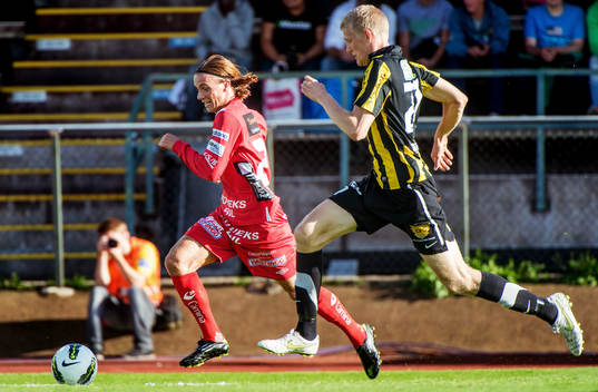 Niklas Hult, Elfsborg, jagas av Tom Söderberg, Häcken