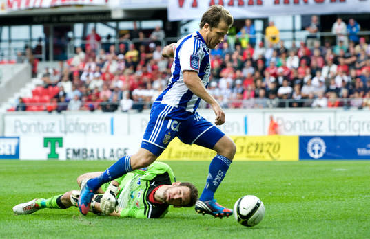 Tobias Hysén, IFK Göteborg, rundar Etrit Berisha,