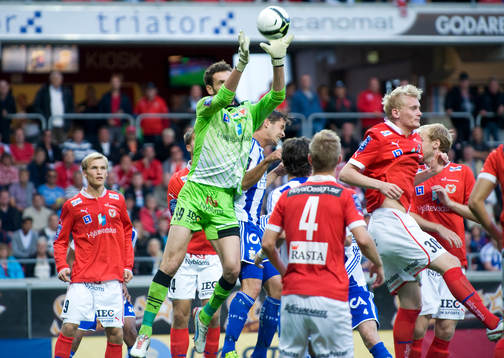 Etrit Berisha, målvakt, Kalmar, greppar en hörna. Grepp,