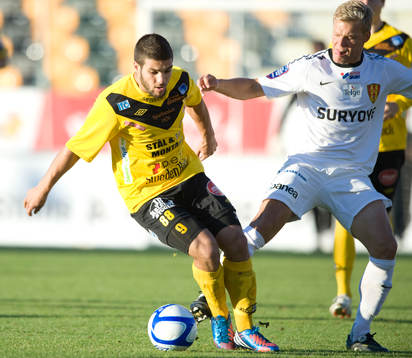 Moestafa El Kabir, Mjällby och Johan Arneng, Syrianska