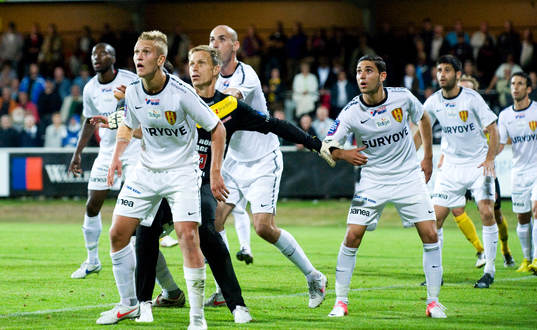 Mattias Asper, målvakt, Mjällby, uppe och oroar