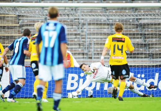 Kevin Stuhr Ellegaard, målvakt Elfsborg räddar en straff