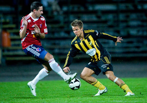 Henrik Roswall, Hässleholm, fintar sin motståndare,