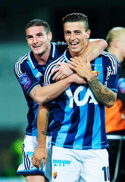 James Keene och Erton Fejzullahu, Djurgården, kramar om