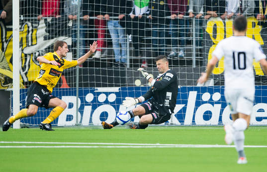 Kevin Stuhr-Ellegaard, målvakt, IF Elfsborg reflexräddar