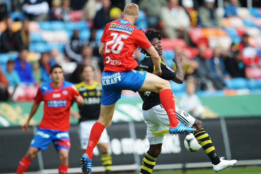 Peter Larsson, Helsingborg mot Mohamed Bangura, AIK