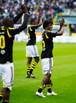 Mohamed Bangura, AIK, tackar publiken