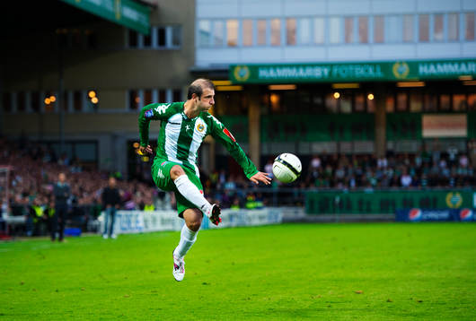 Kennedy Bakircioglu, Hammarby, tar ner bollen