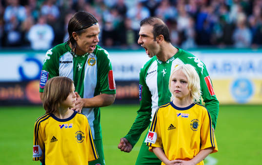 Erik Figueroa och Kennedy Bakircioglu, Hammarby, peppar