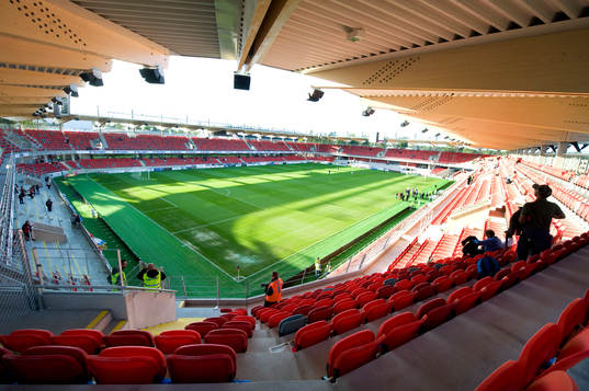 Dom första supportrarna på plats, väntar på