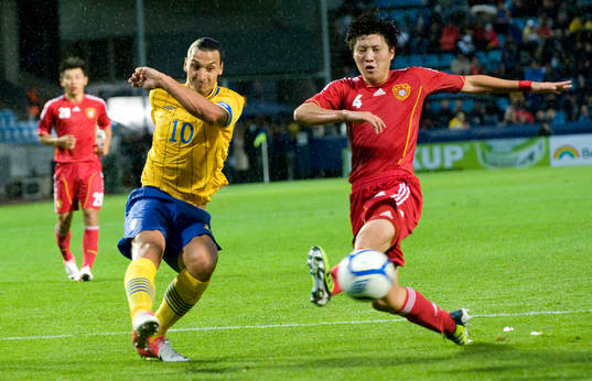 Zlatan Ibrahimovic, Sverige mot Peng Zhao, Kina
