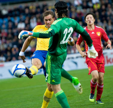 Johan Elmander, Sverige mot Dalei Wang, målvakt, Kina