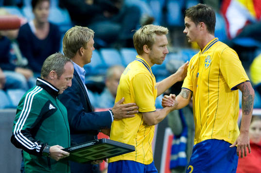 Mikael Lustig, Sverige, tvingas utgå, ersätts av Adam