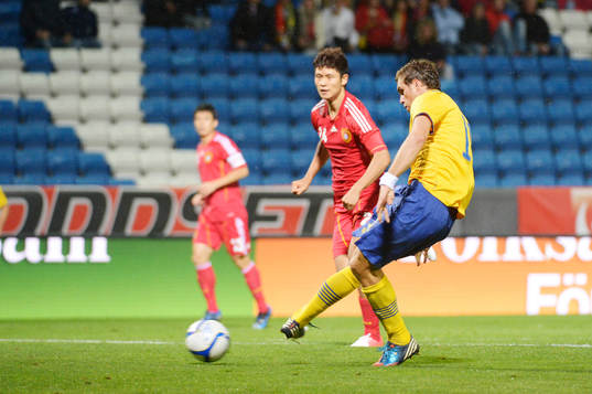 Johan Elmander, Sverige gör 1-0