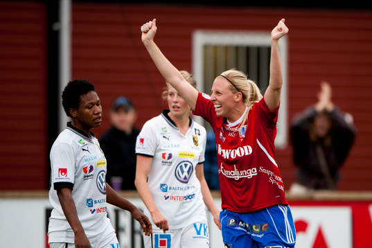 Bläddra bland fler bilder av Fotboll, Damallsvenskan, Vittsjö - Umeå