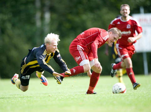 Oscar Eriksson, Hässleholm, tacklas