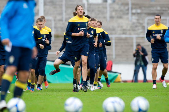 Uppvärmning, Zlatan Ibrahimovic lite vid sidan om