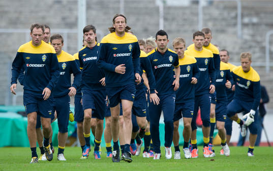 Uppvärmning, mittbackarna Andreas Granqvist och Jonas